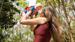 «Μαμά μην με εγκαταλείπεις στην οργή μου». Γιατί είναι τελείως λάθος να φωνάζεις στο παιδί σου